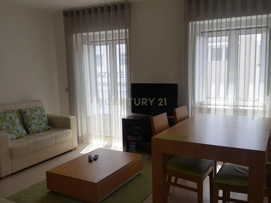 Apartamento - T2 - Arrendamento - Image 21