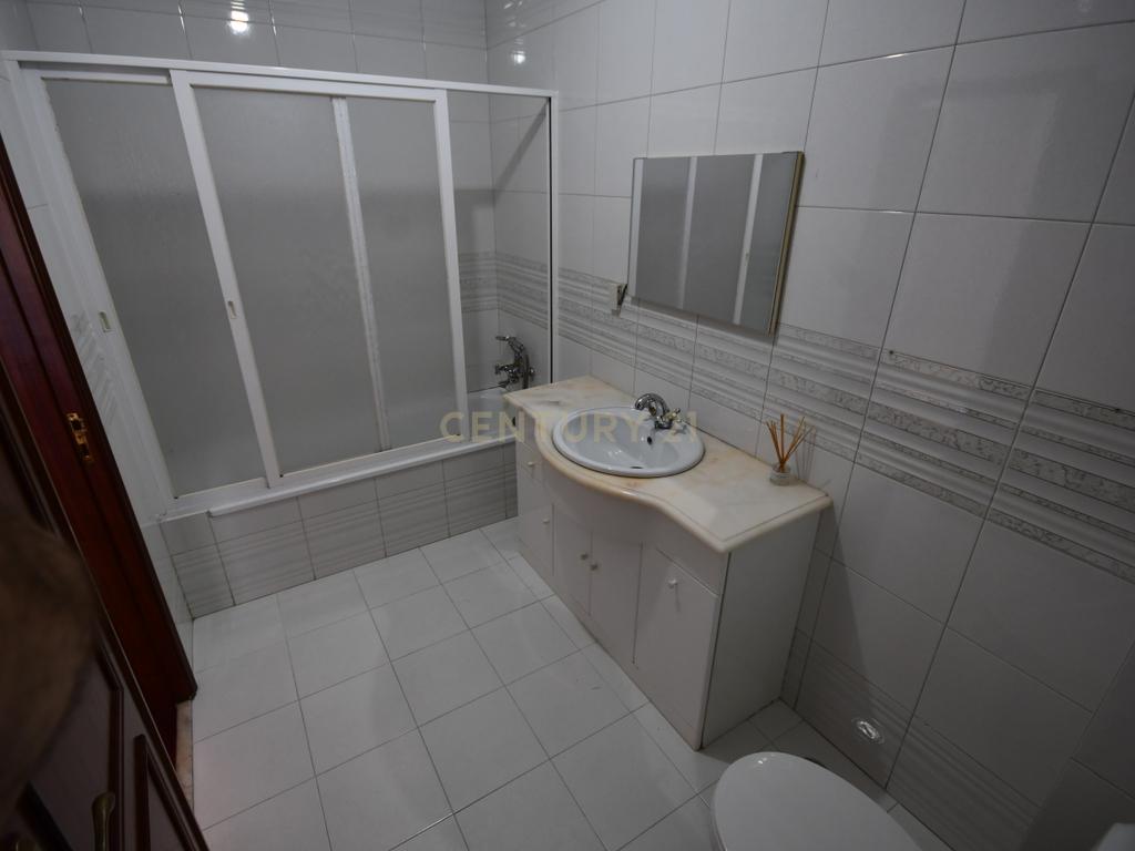  T2  Anta Cacém com  Garagem - Image 19