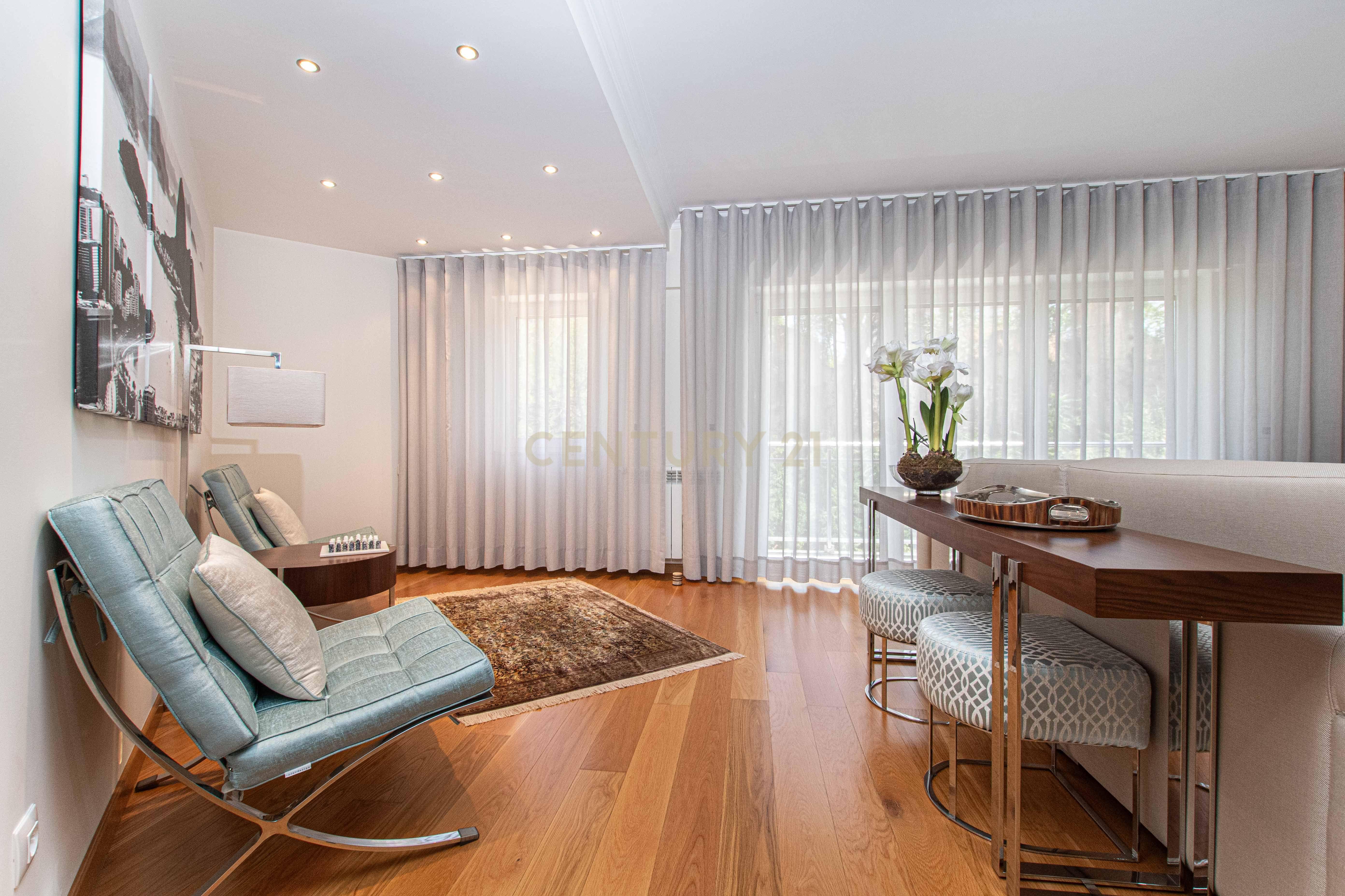 Fotografia 9 de Apartamento T3 no Areeiro – Elegância, Conforto e Localização Privilegiada