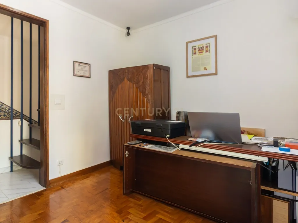 Moradia em Banda de 5 assoalhadas na Banática - Image 52