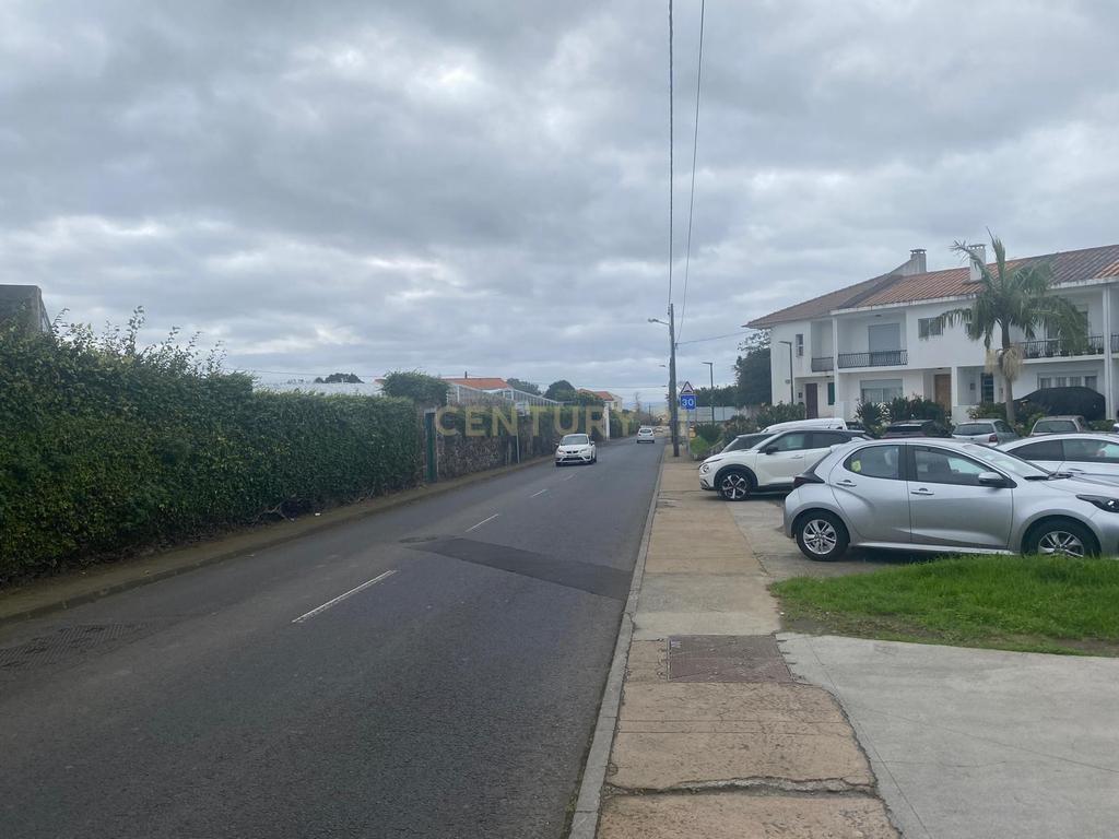 Invista no Futuro: Espaço Comercial na Ribeira Grande - Image 6