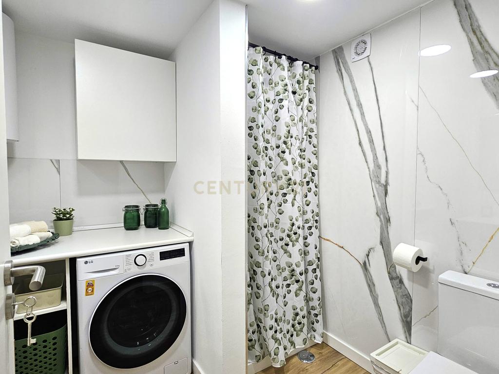 Encantadora Moradia Duplex T1 Totalmente Remodelada em Setúbal - Image 8