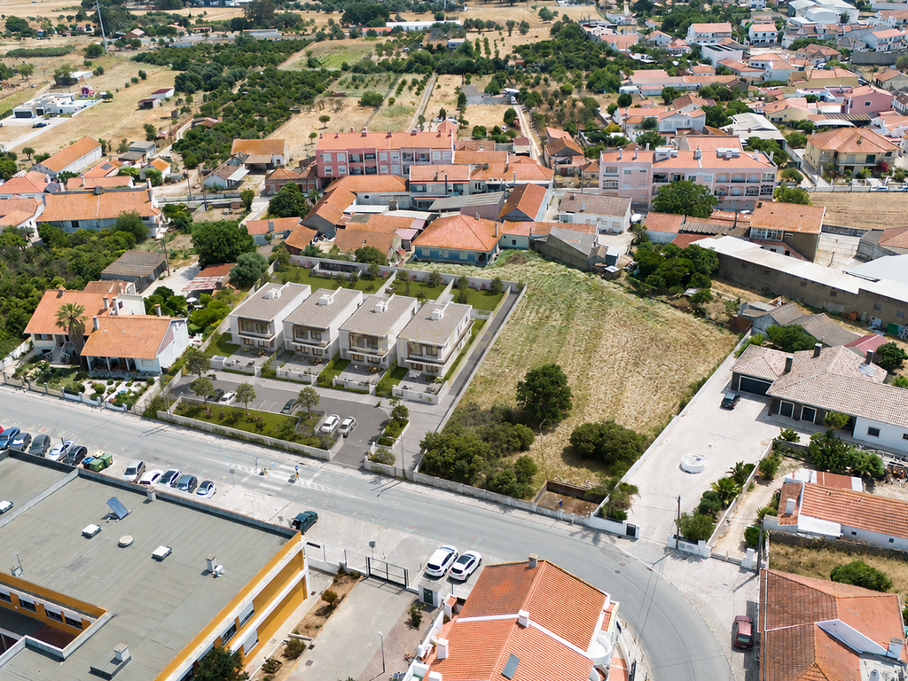 Terreno para construção de 4 moradias no centro da Quinta do Anjo - Image 2