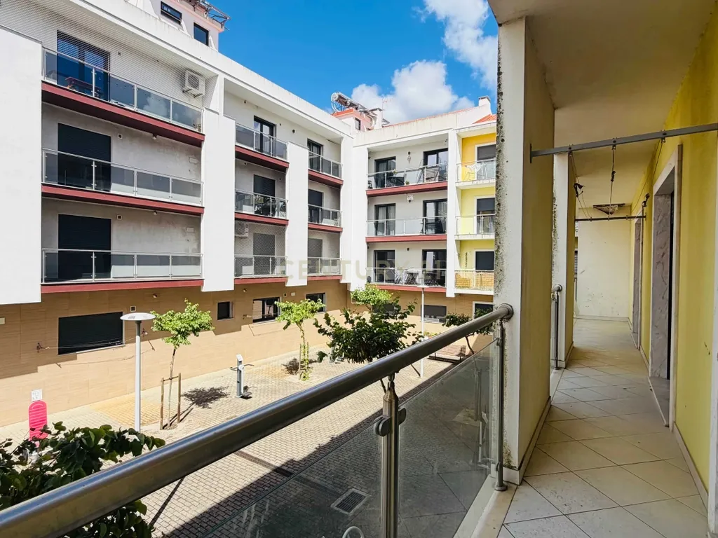 Magnífico Apartamento T4 com Duas Varandas e Arrecadação na Cascalheira, Pinhal Novo - Image 4