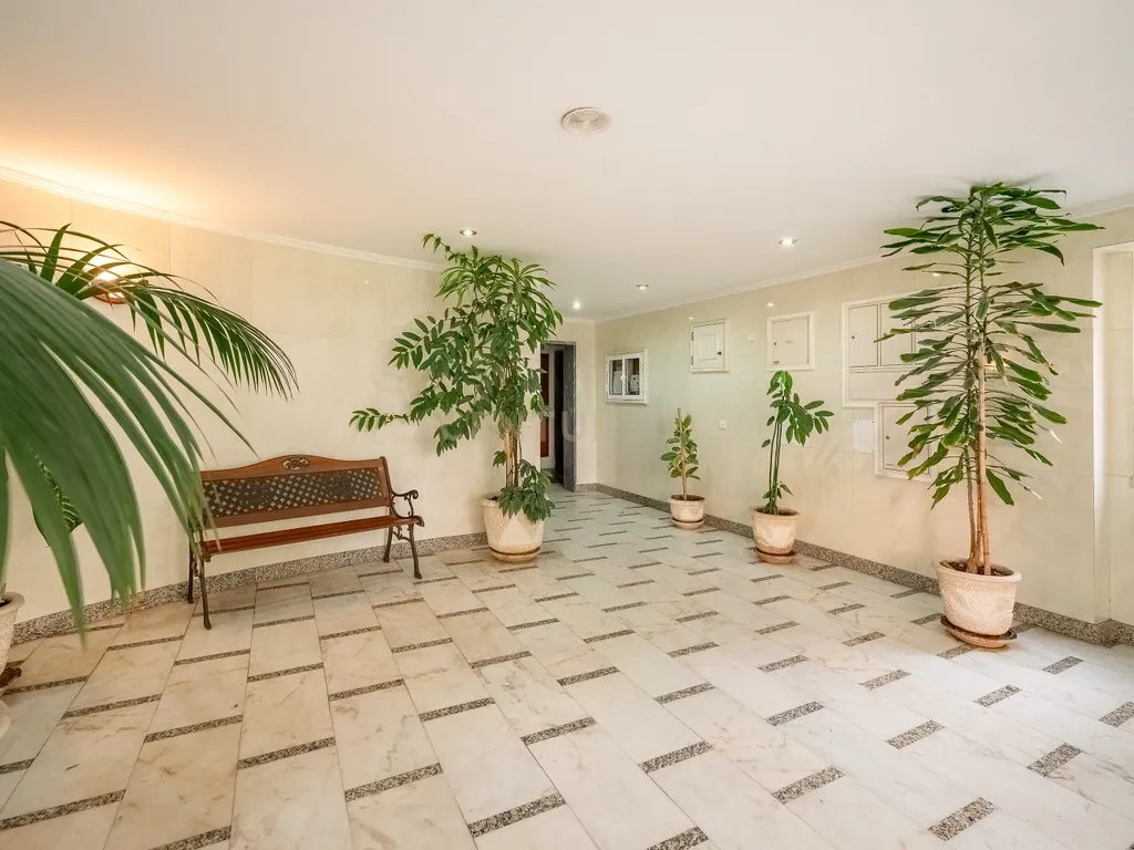 Apartamento T3, com Box de 85 m2 e Arrecadação em Odivelas - Image 29