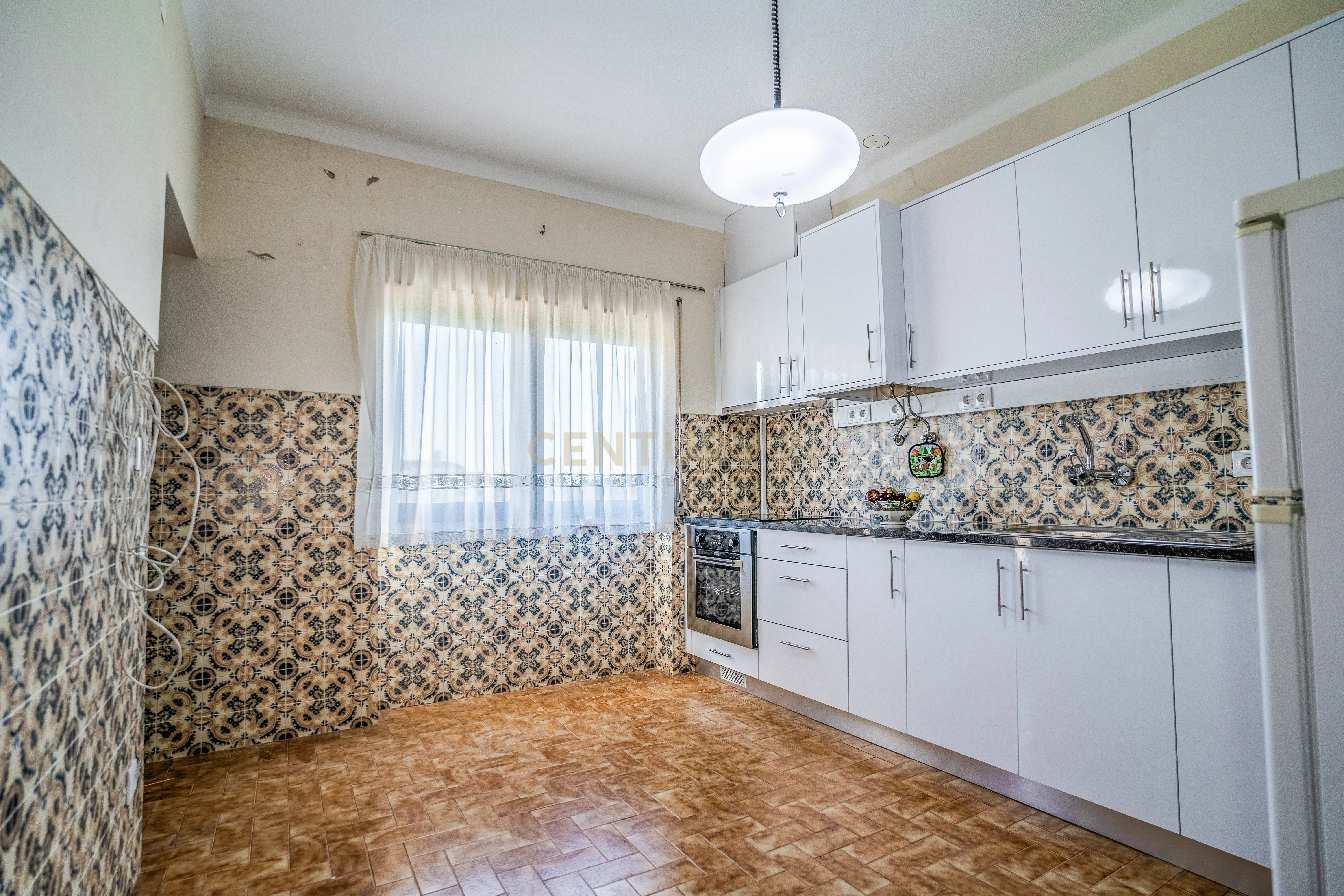 Fotografia 11 de Moradia Bifamiliar com 2 Armazéns de Grande Dimensão
