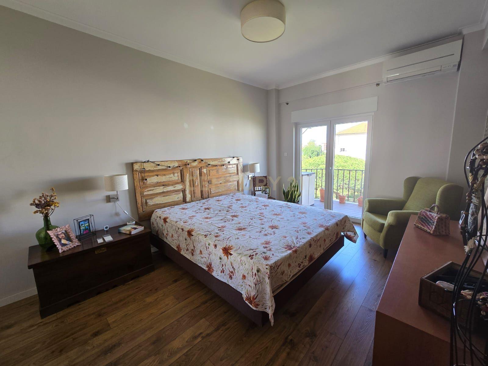 Apartamento T3 Transformado em T2 com Acabamentos de Luxo no Centro do Laranjeiro - Image 12