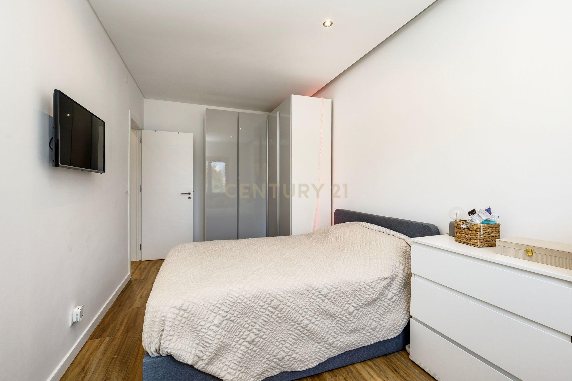 Fotografia 10 de Apartamento T2 Remodelado Damaia-Amadora