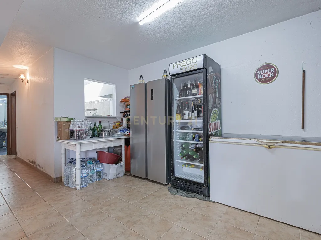 Moradia T4 com 3 Pisos + Sótão e Garagem — Famões - Image 75