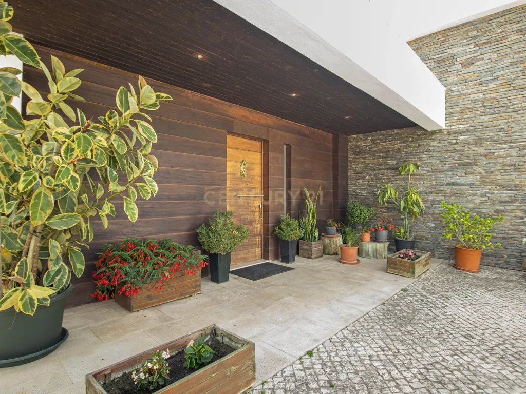 Moradia Isolada T4 291m2 em Lote de 1050 m2 em Mucifal, Colares, Sintra - Image 9