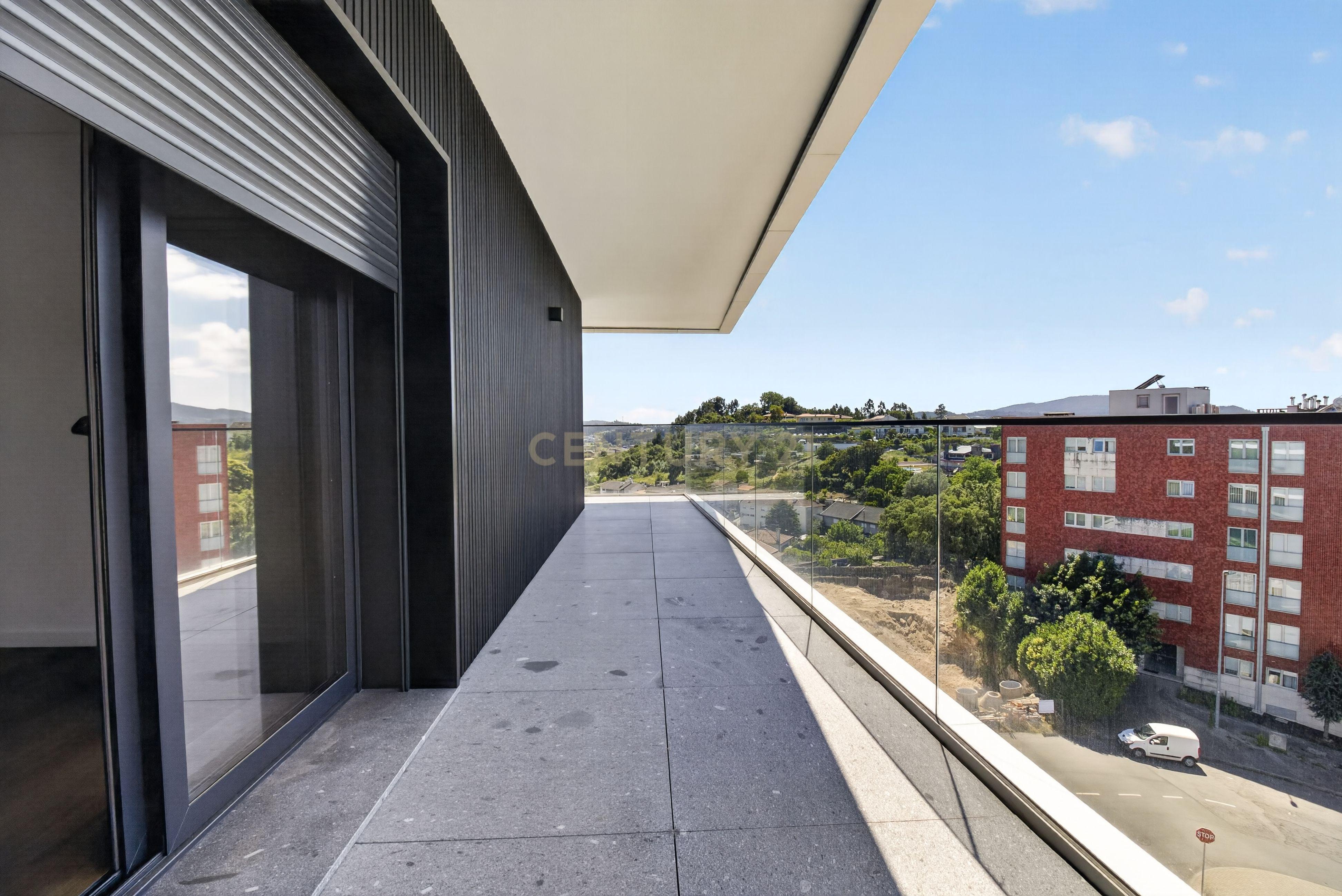 Fotografia 3 de T3 Novo em Ferreiros, Braga | Suíte com Closet + 2 Quartos com Closet e Varanda Panorâmica