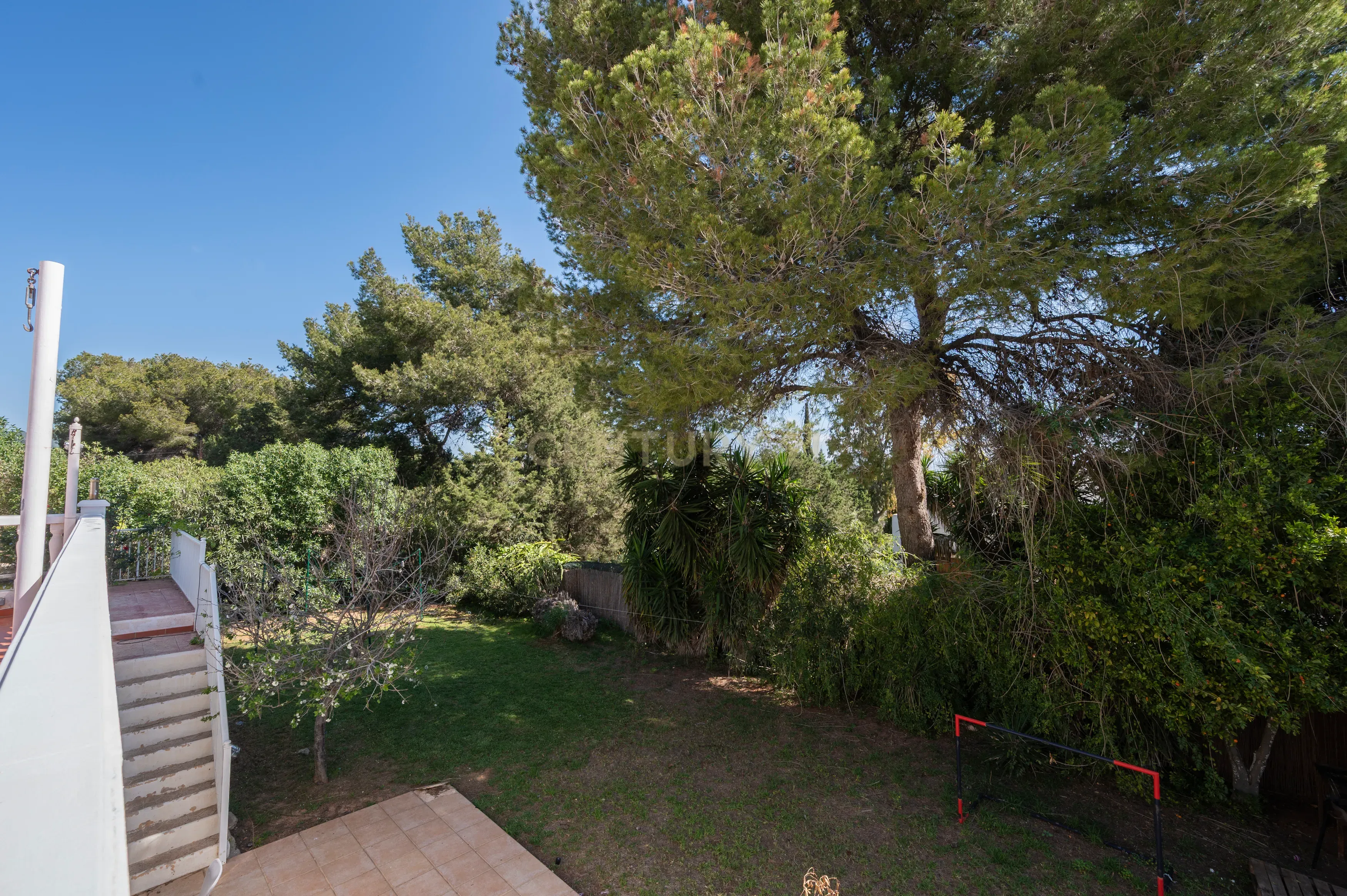 Moradia para reformar em Santa Eulália com piscina e vista panorâmica. Ótima oportunidade para investidores. - Image 21