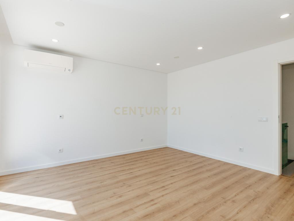 Apartamento T5 Duplex Único com 229 m² — Novo, Sofisticado e com Vista Panorâmica - Image 23