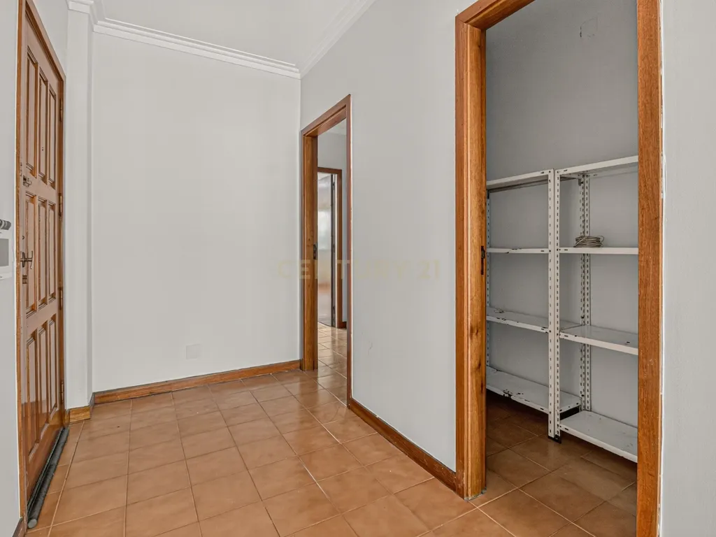 T3 com Garagem no Centro de Braga - Image 9