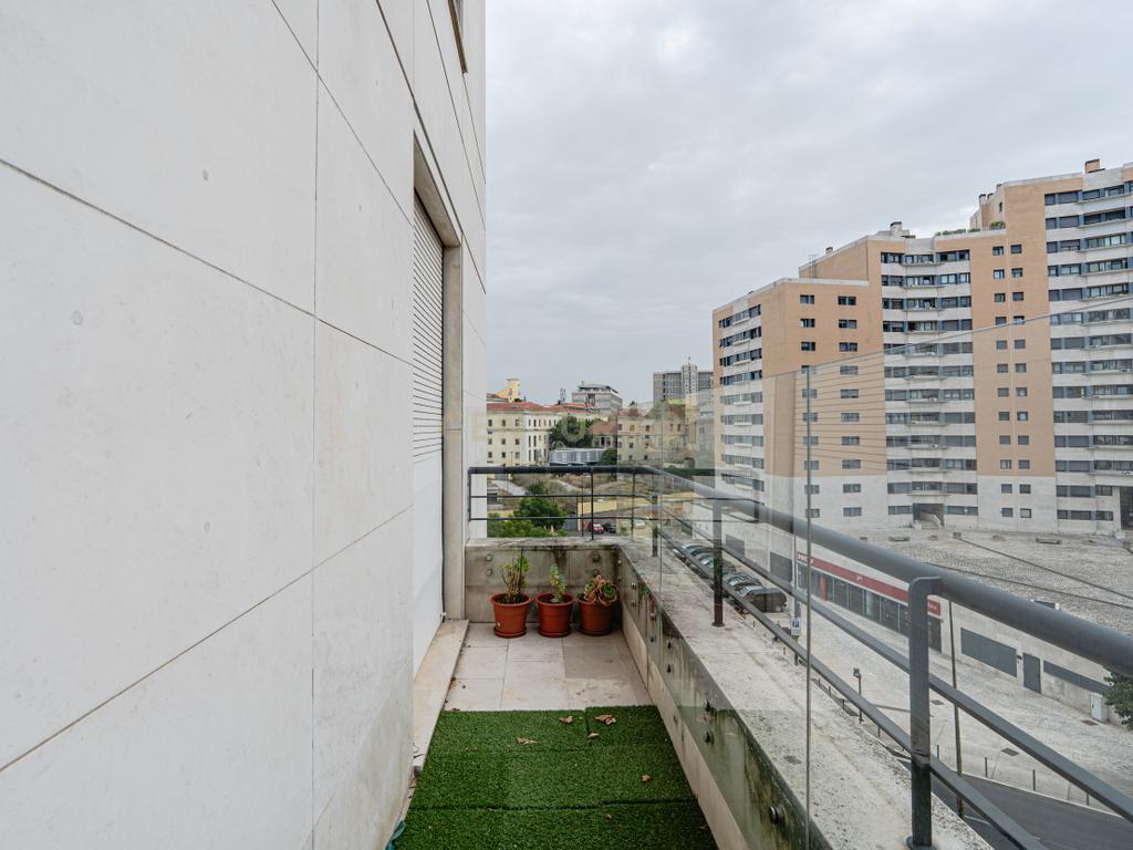 Apartamento T2 em Nova Campolide com Estacionamento - Image 24
