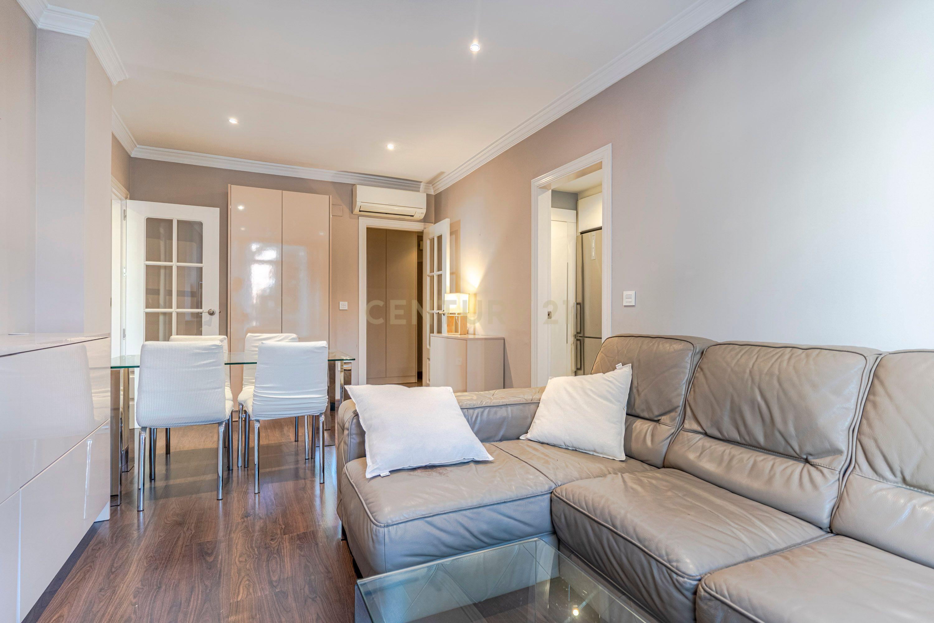 Apartamento Renovado em Granada com Garagem e Segurança - Image 3