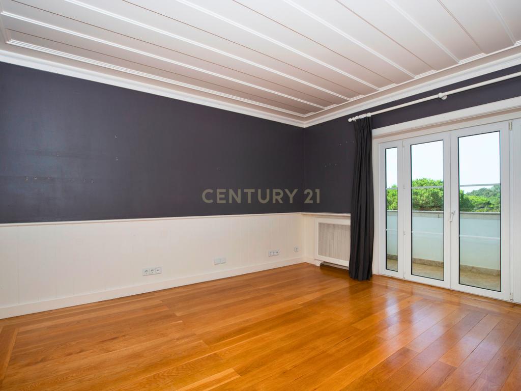 Moradia T7 com Piscina em Alcabideche- Cascais - Image 32