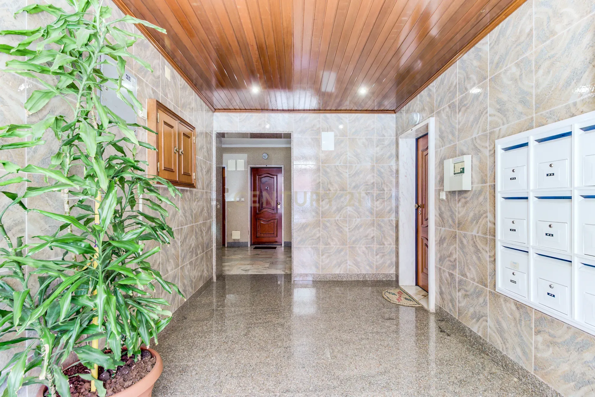 Apartamento T2 remodelado em São Marcos com Varanda e Ar Condicionado - Image 27