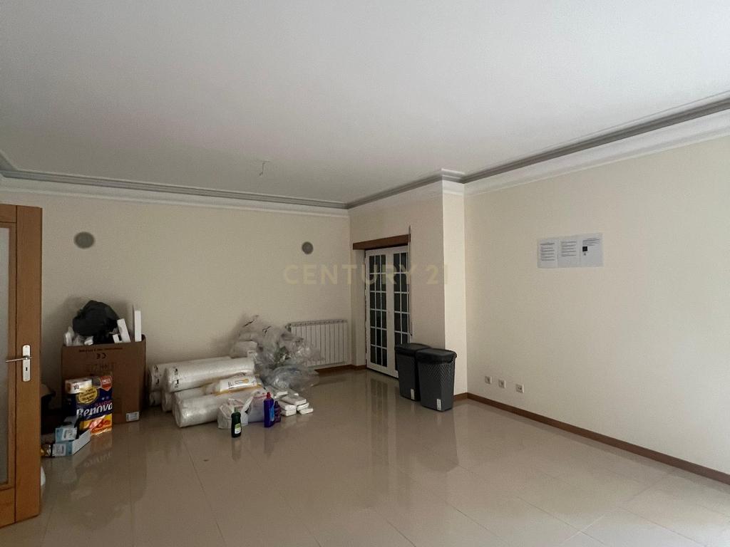 Moradia Espetacular em Vila Franca de Xira  com Garagem - Image 3