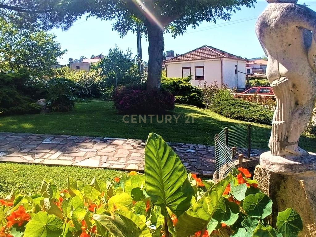 Grande moradia térrea, em Santo Tirso com área de lazer, anexo, jardim e terreno agrícola, Porto - Image 37