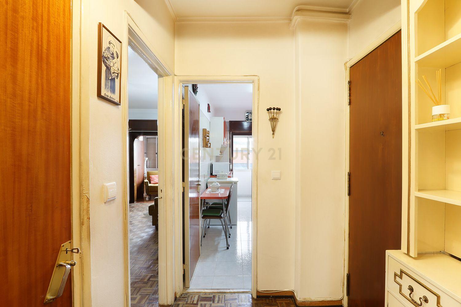 Fotografia 6 de Apartamento T3 em Odivelas com elevador, a 100 mts do Metro.