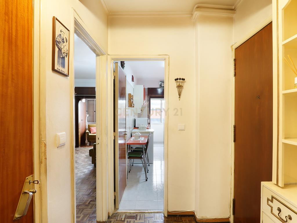 Apartamento T3 em Odivelas com elevador, a 100 mts do Metro. - Image 6