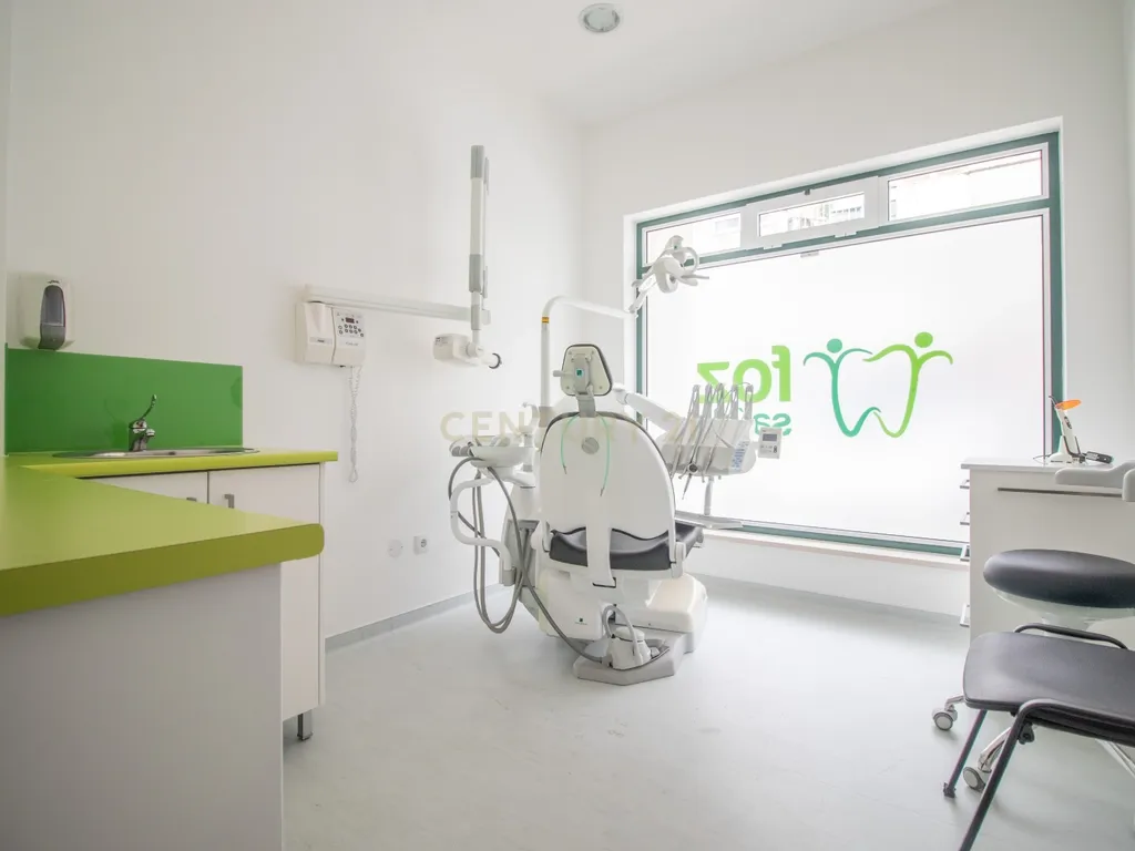 Espaço preparado para Clínica Dentária com garagem – Zona Histórica - Image 12