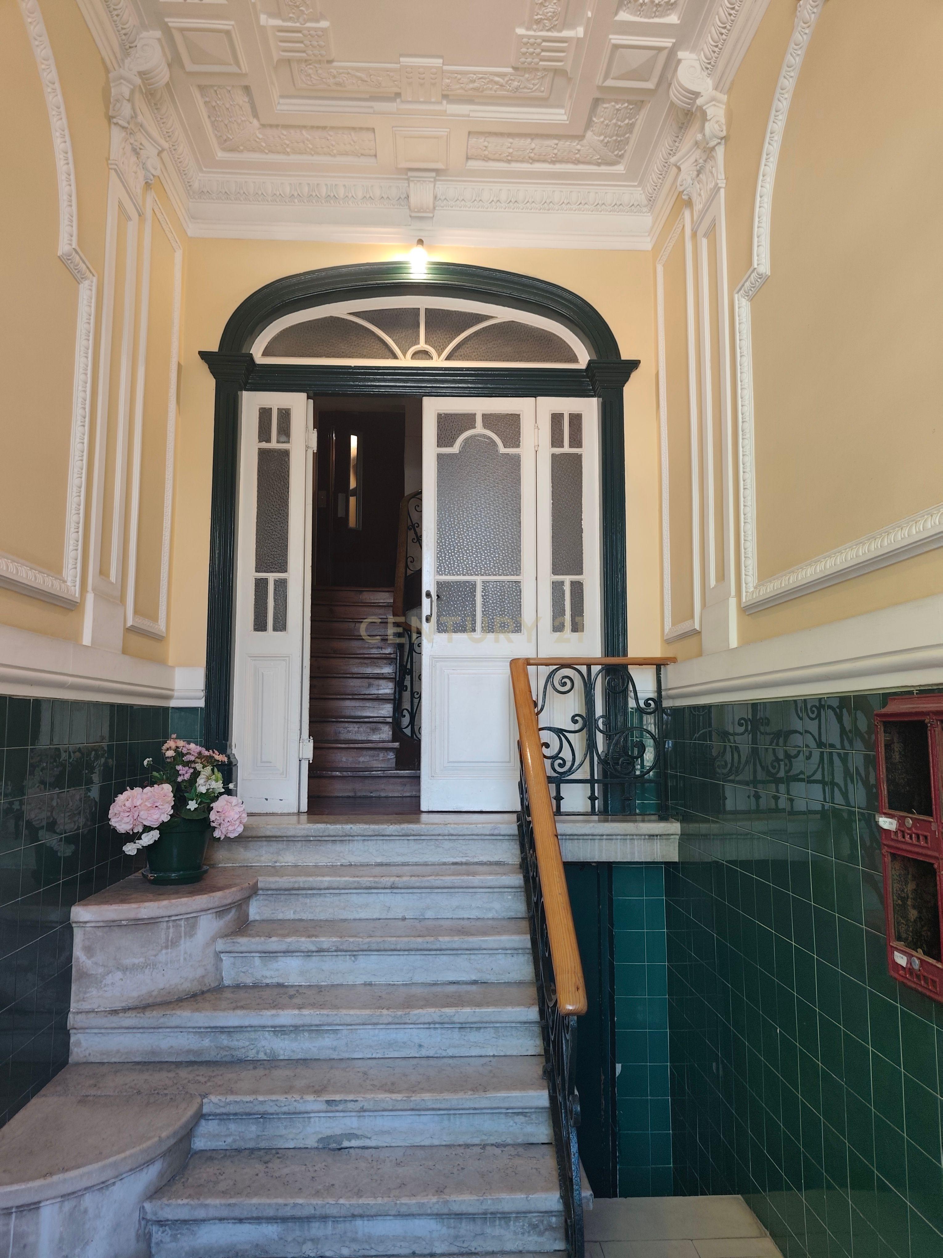 Fotografia 3 de Espectacular apartamento renovado mantendo fielmente os traços originais em Santo António, Lisboa