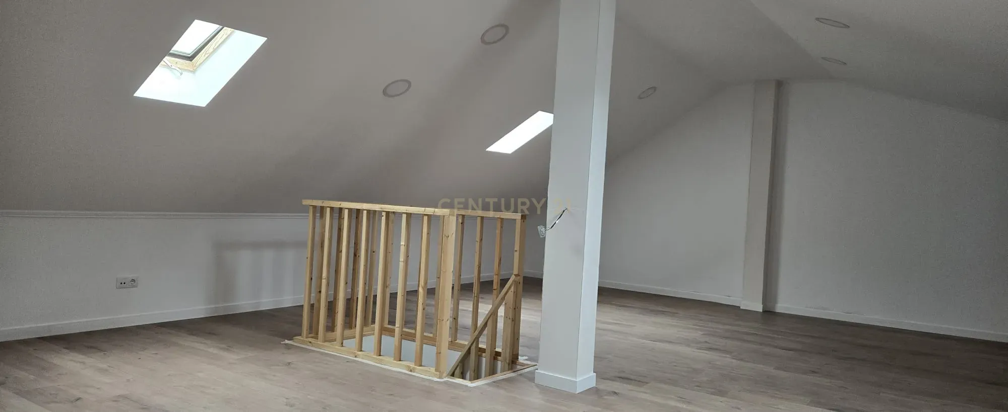 Fotografia 7 de Moradia terrea e germinada T2+1 totalmente remodelada no centro de Sacavém