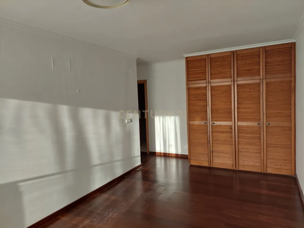 ARRENDADO - T2 Condomínio Alcântara Rio com 1 Parqueamento - Alcântara Rio - Image 10