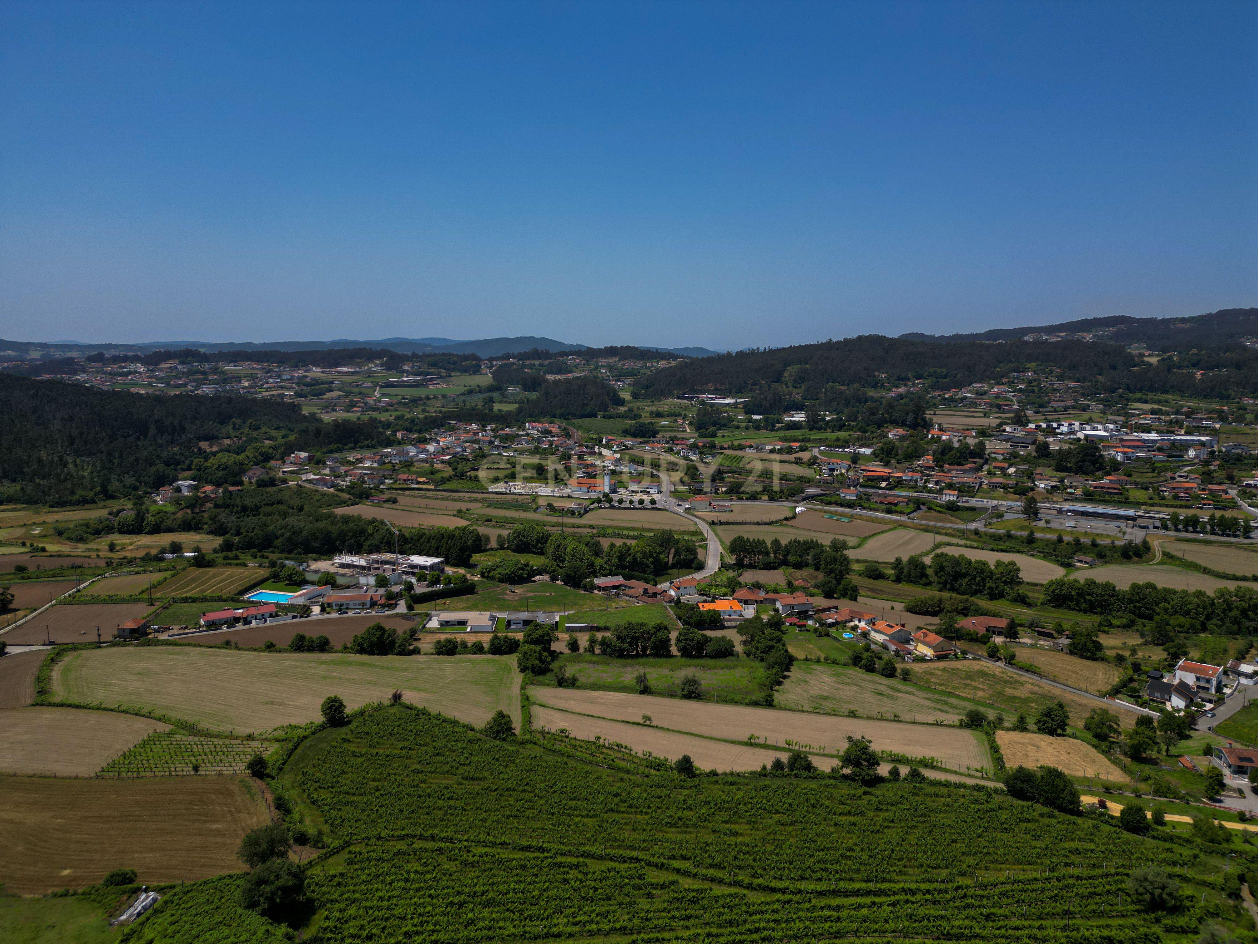 Fotografia 7 de Terreno Urbano com Projeto Aprovado | 569 m² | Arentim e Cunha, Braga
