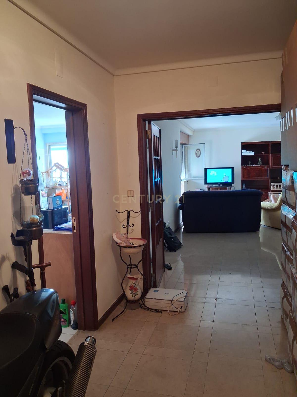 Fotografia 7 de Apartamento T2 na Avenida Carolina Michaelis Linda a Velha