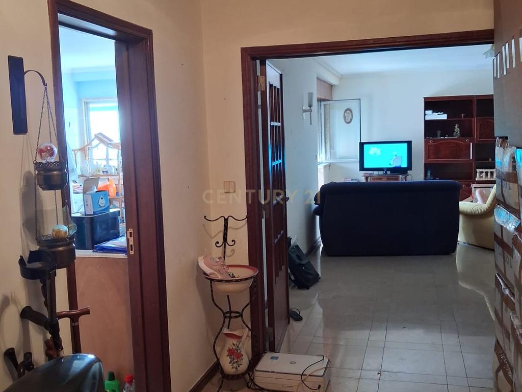 Apartamento T2 na Avenida Carolina Michaelis Linda a Velha - Image 7