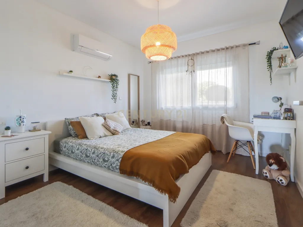 Apartamento duplex T2+2 com terraços - Image 4