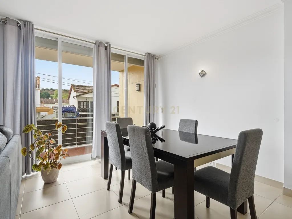 Apartamento T3 com terraço e churrasqueira – Merceana, Alenquer - Image 11