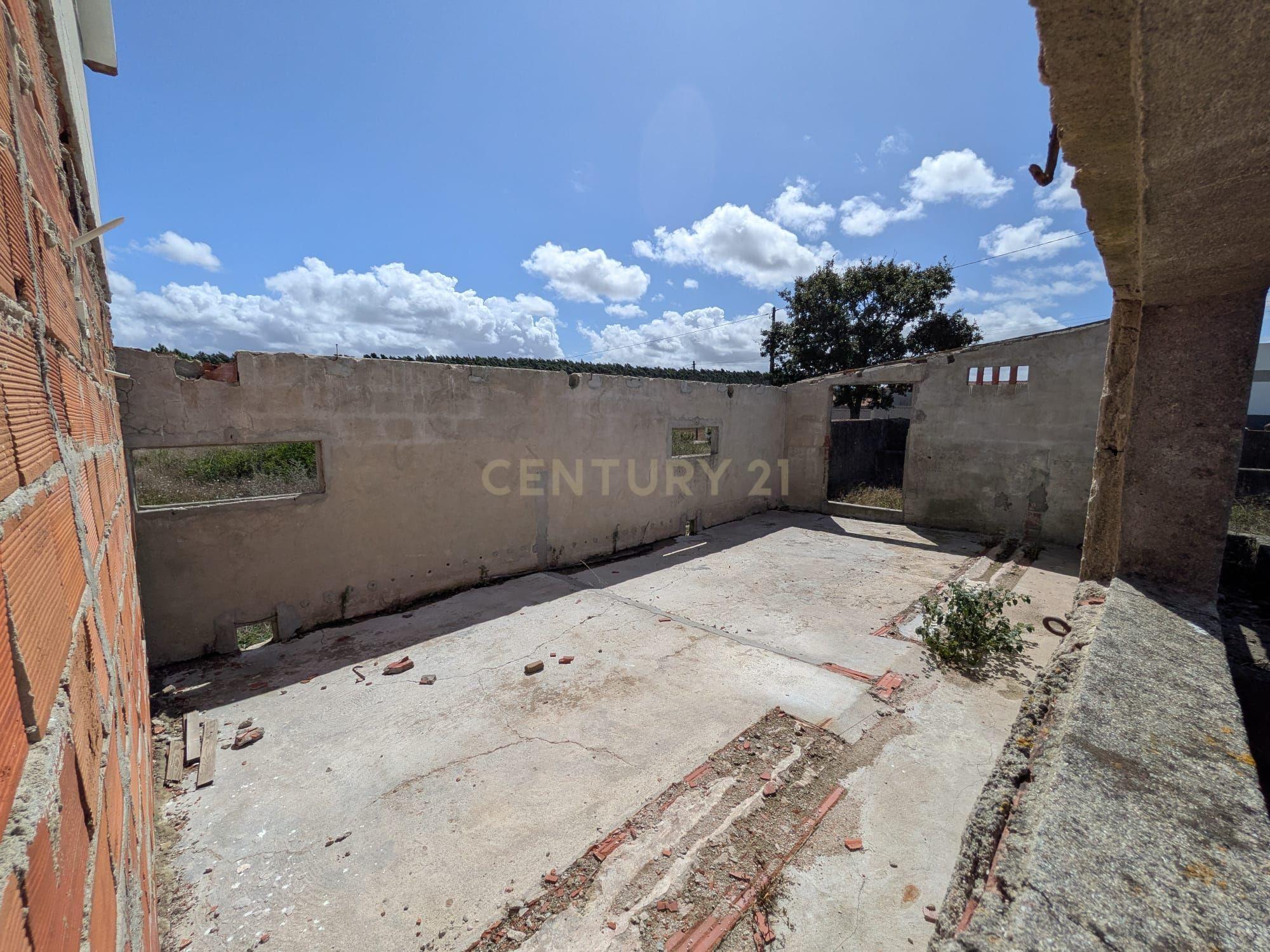 Fotografia 8 de Terreno Urbano com moradia e projeto aprovado – Cezaredes, Lourinhã