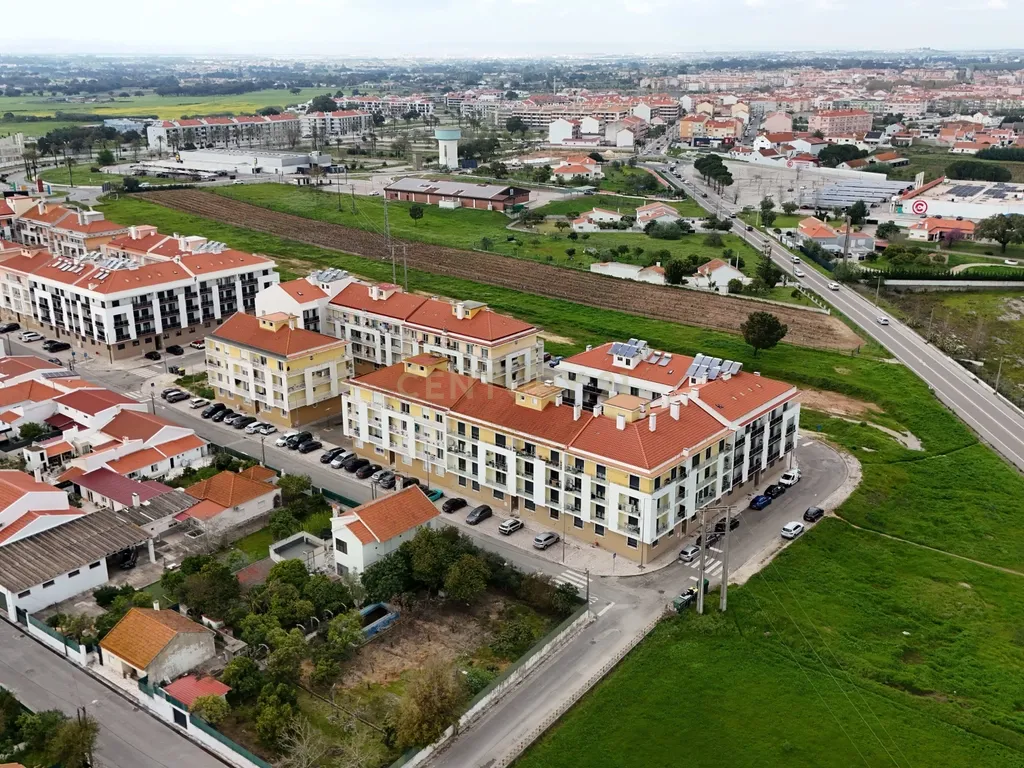 Magnífico Apartamento T4 com Duas Varandas e Arrecadação na Cascalheira, Pinhal Novo - Image 39