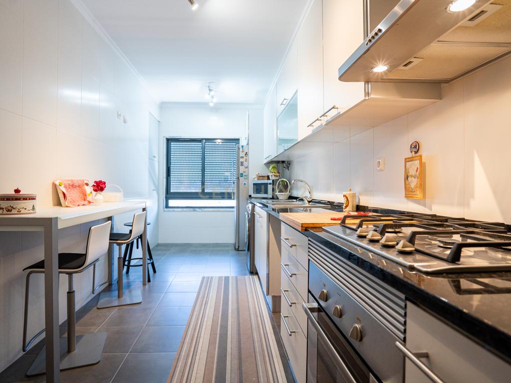 Apartamento T3 Porto Salvo - Image 8
