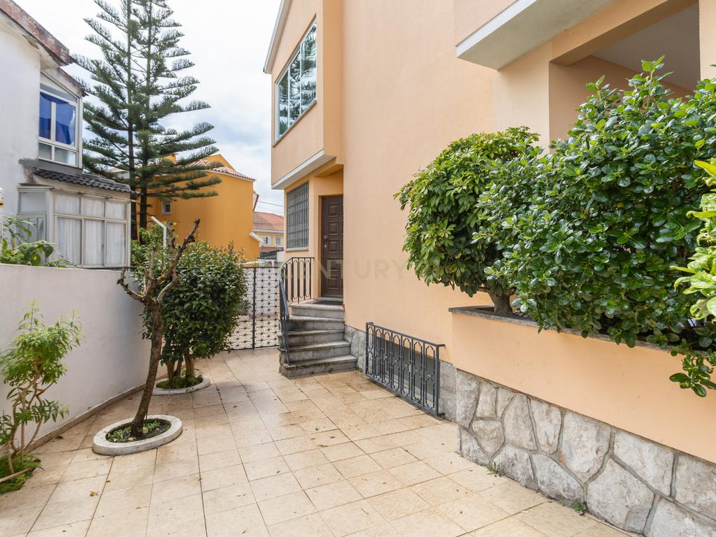Moradia T5 com cave, garagem e espaço exterior na Madorna - Parede - Cascais - Image 10