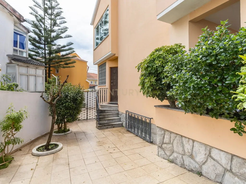 Moradia T5 com cave, garagem e espaço exterior na Madorna - Parede - Cascais - Image 10