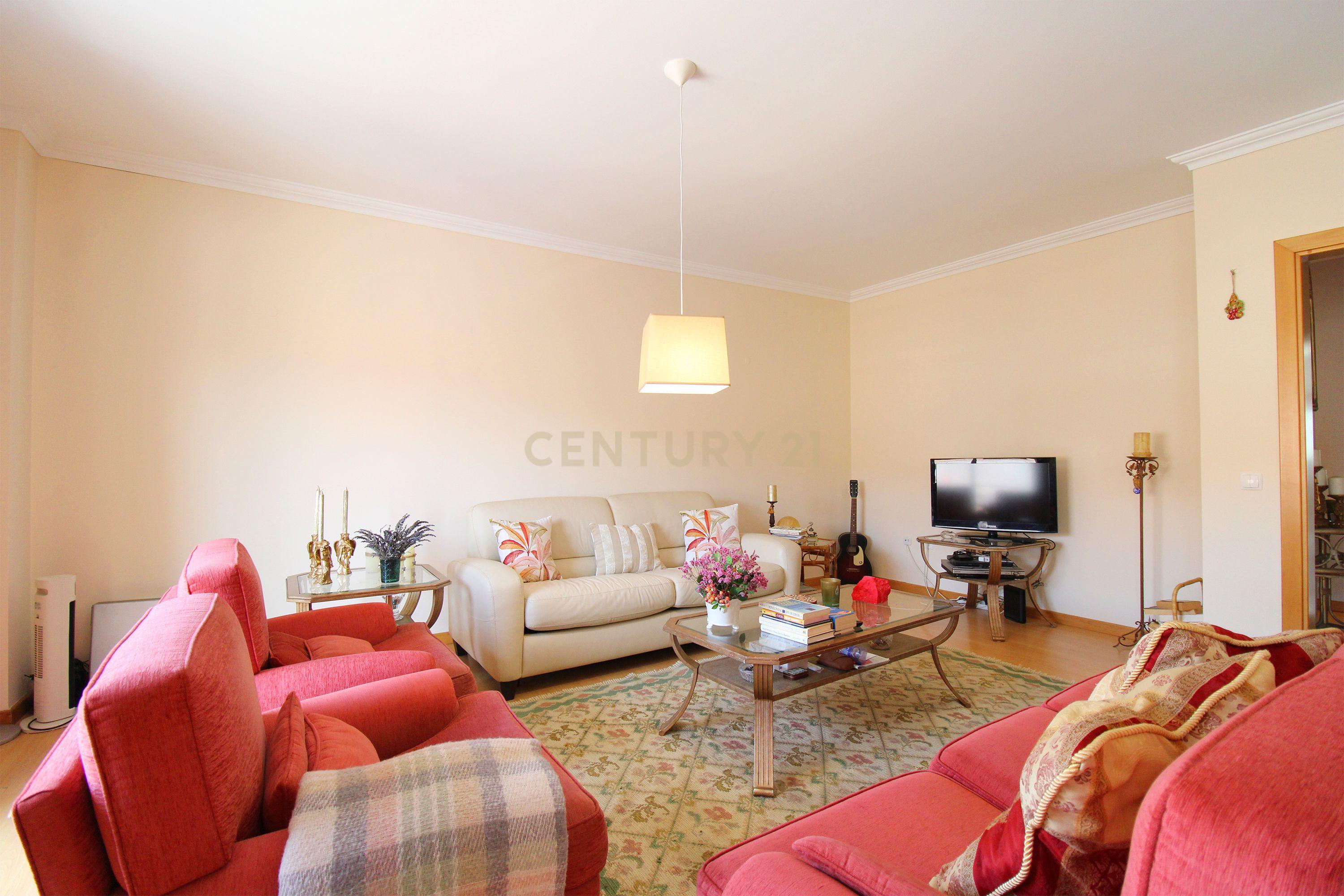 Fotografia 8 de Apartamento T4 com Parqueamento, nas Caldas da Rainha