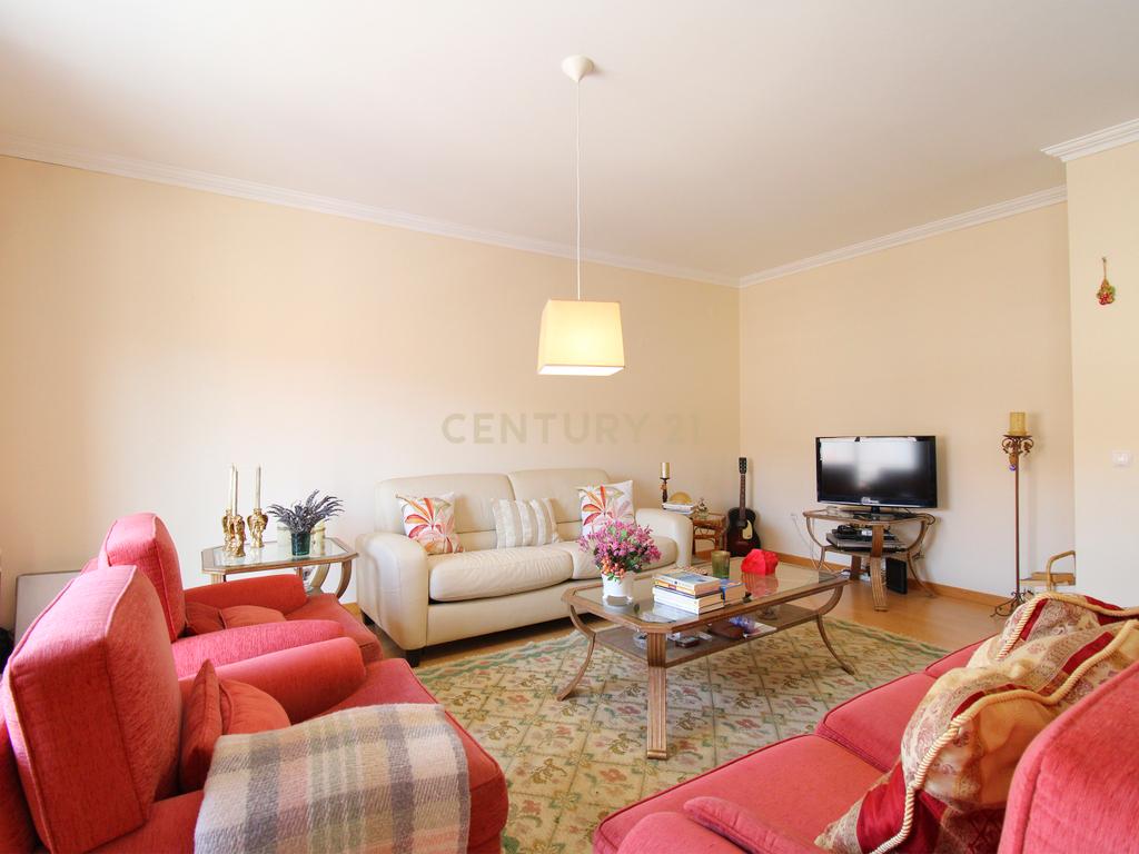 Apartamento T4 com Parqueamento, nas Caldas da Rainha - Image 25