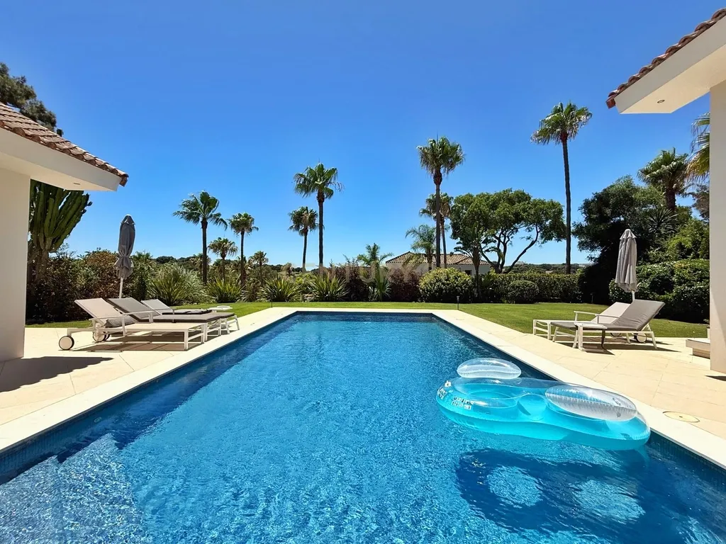 Elegante moradia mediterrânea de cinco quartos com vista para o prestigiado campo de golfe Valderrama, em Sotogrande Alto - Image 38