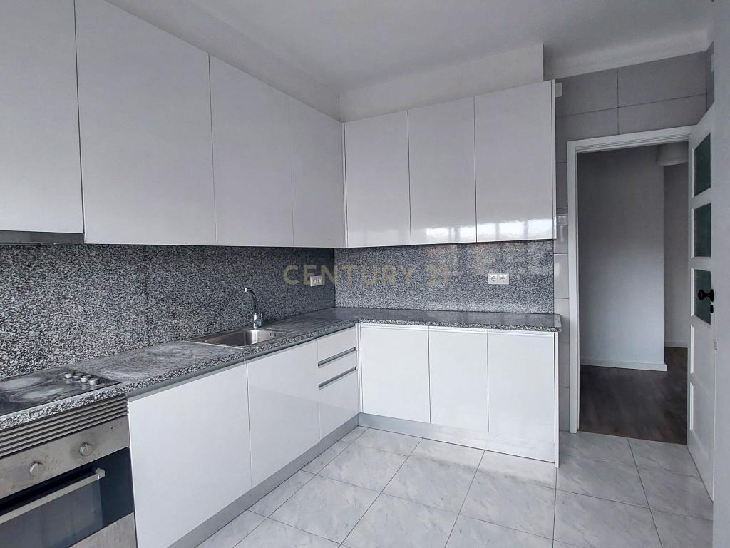 Apartamento T2 na Venteira, Amadora - Image 13