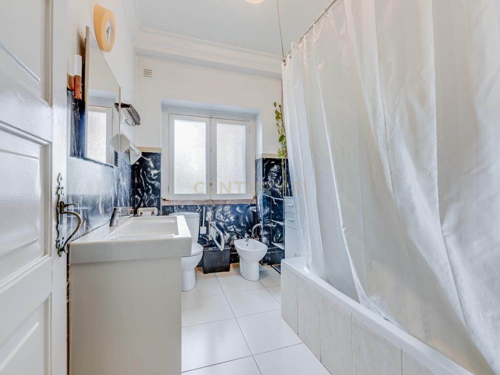 Fantástico Apartamento na Av. João XXI, com uma localização estratégica. - Image 14