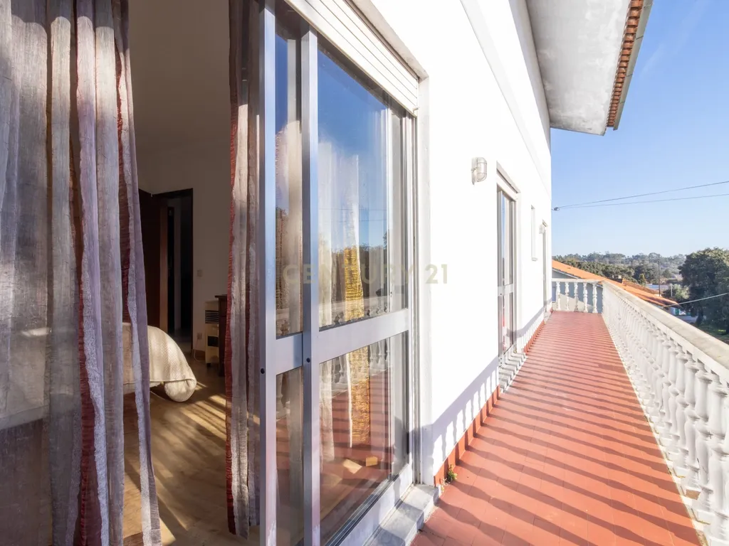 Moradia multifamiliar com rendimento imediato | 2.000 m² de terreno | A apenas 4,5 km de Fátima - Image 38