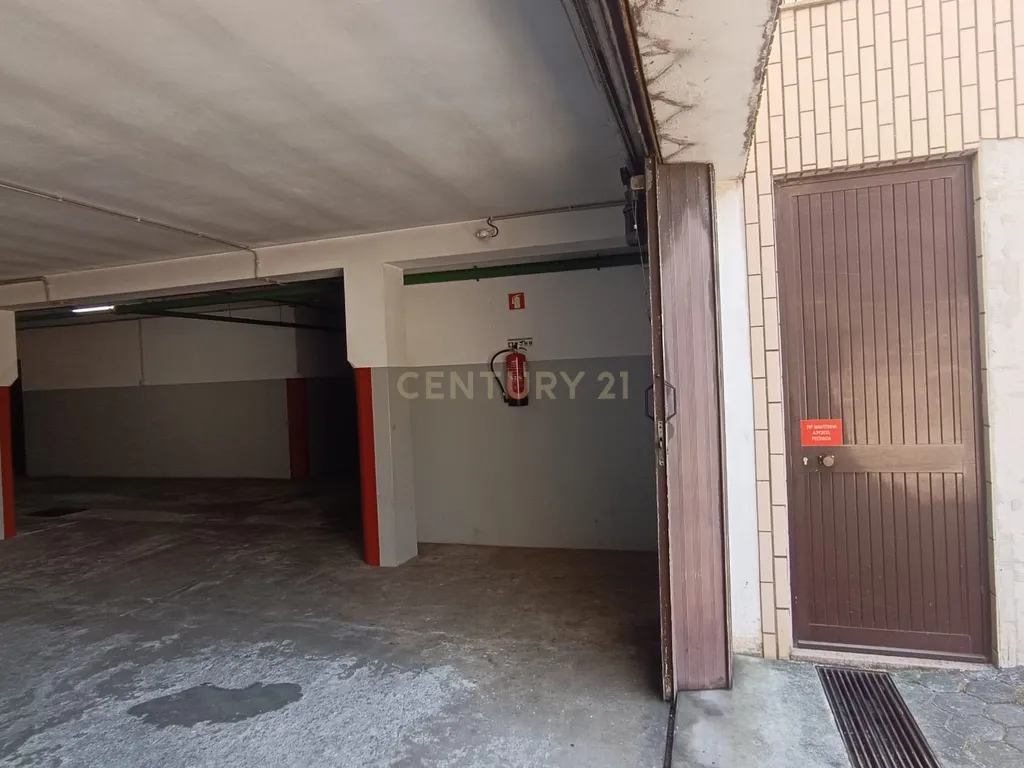 T2 com Terraço, Box, Condomínio Fechado no Centro de Arcozelo - Image 17