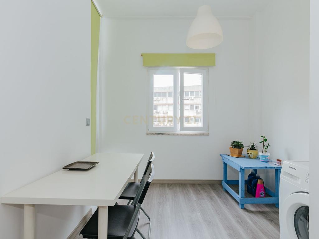 Apartamento Renovado em Avenidas Novas, Lisboa - Image 9