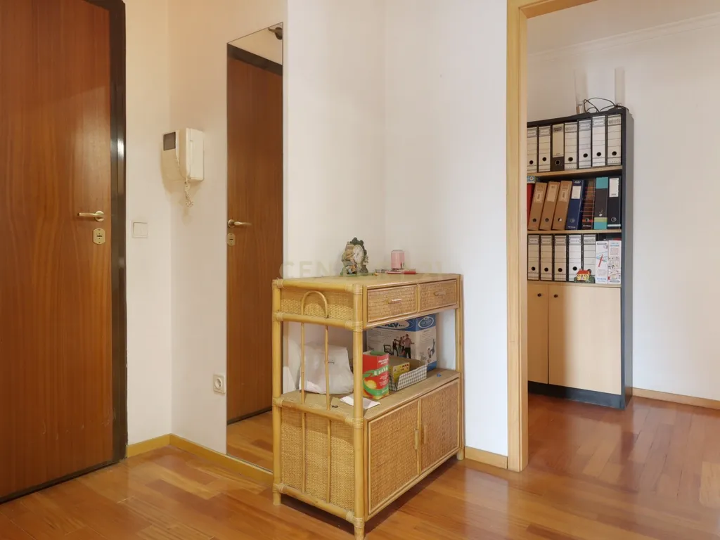 Apartamento T3 Caulinos, 2 Lugares de Garagem e Arrumos - Image 15