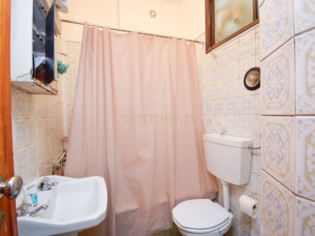 Apartamento T2 em zona central, inserido em prédio com 2 elevadores - Image 14